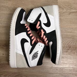 Air Jordan Retro 1 Black/White